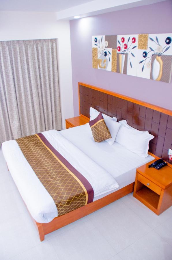 Hotel Platinum Kinshasa Buitenkant foto