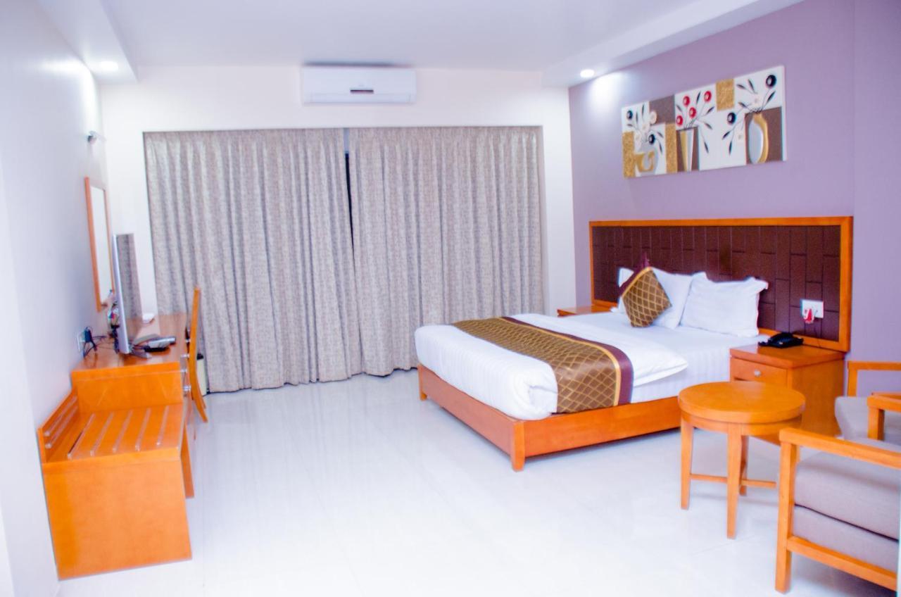 Hotel Platinum Kinshasa Buitenkant foto