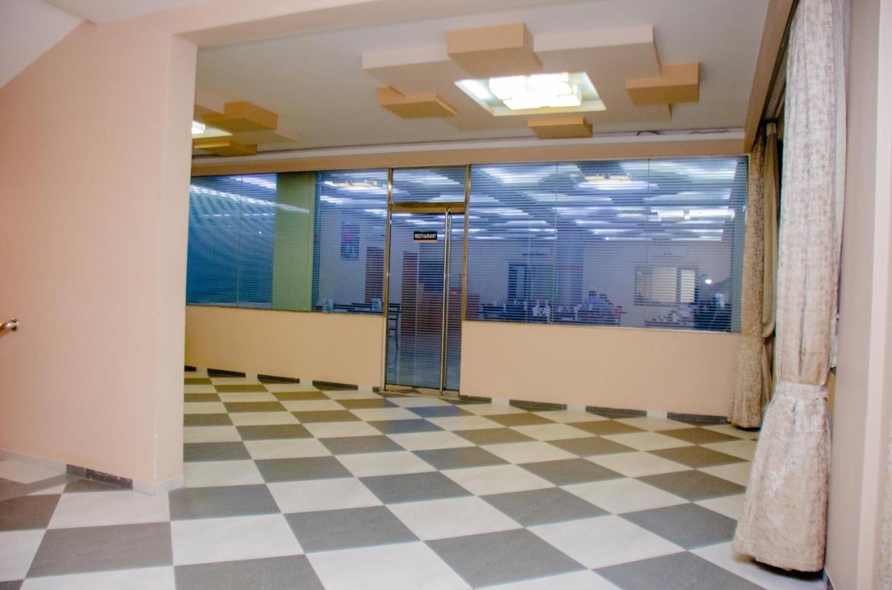Hotel Platinum Kinshasa Buitenkant foto