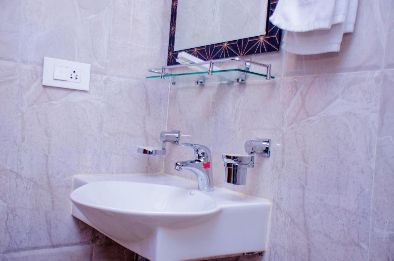 Hotel Platinum Kinshasa Buitenkant foto