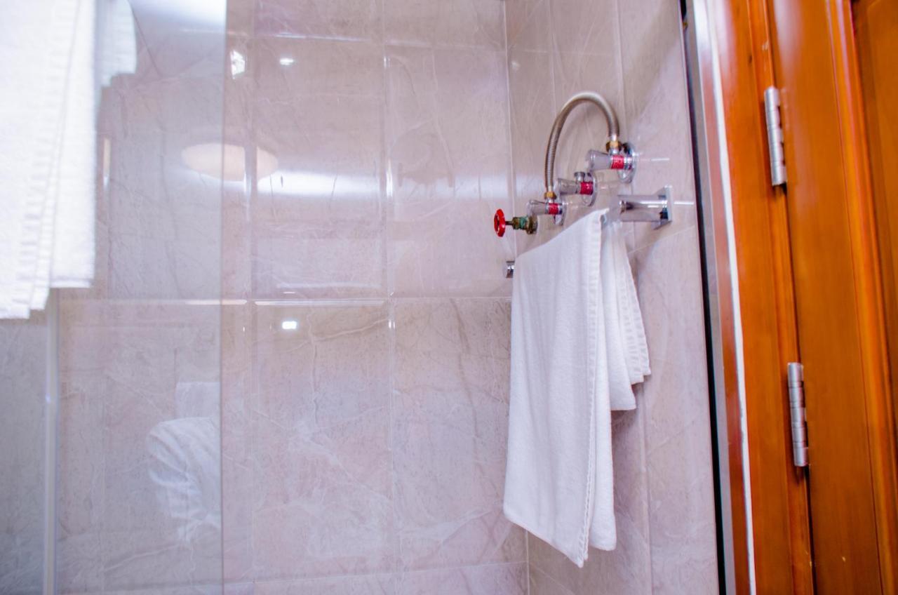 Hotel Platinum Kinshasa Buitenkant foto