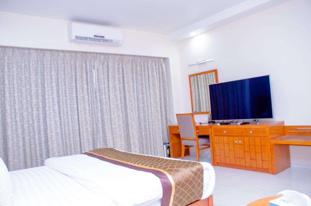 Hotel Platinum Kinshasa Buitenkant foto
