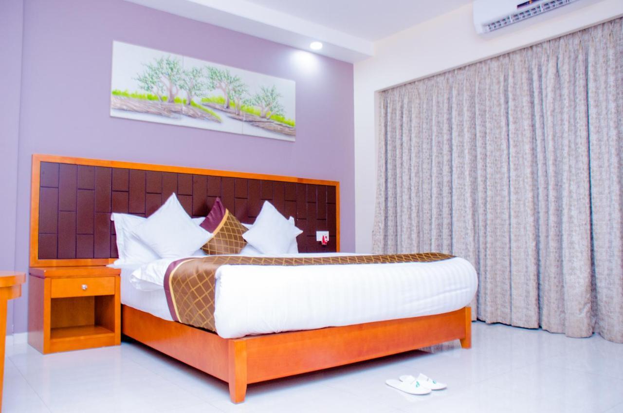 Hotel Platinum Kinshasa Buitenkant foto