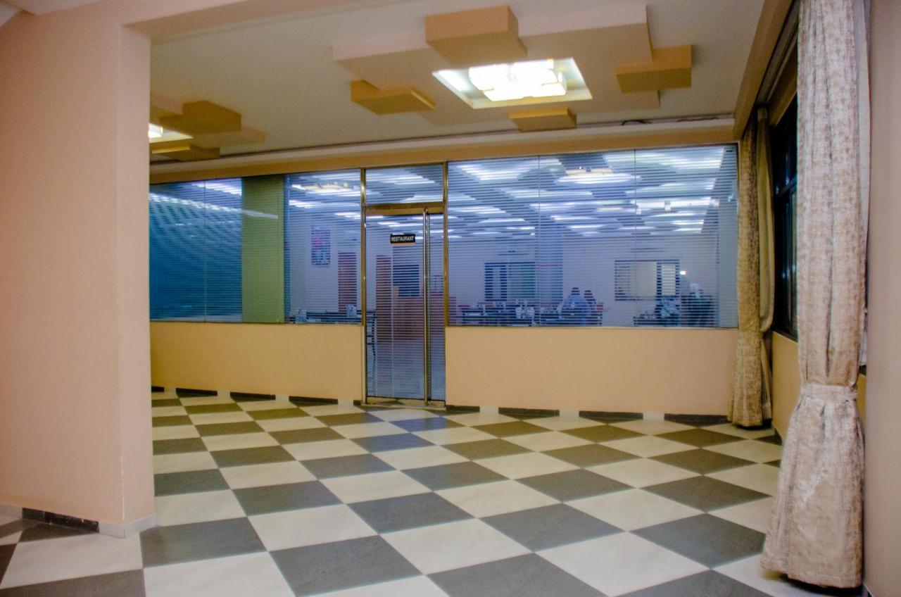 Hotel Platinum Kinshasa Buitenkant foto